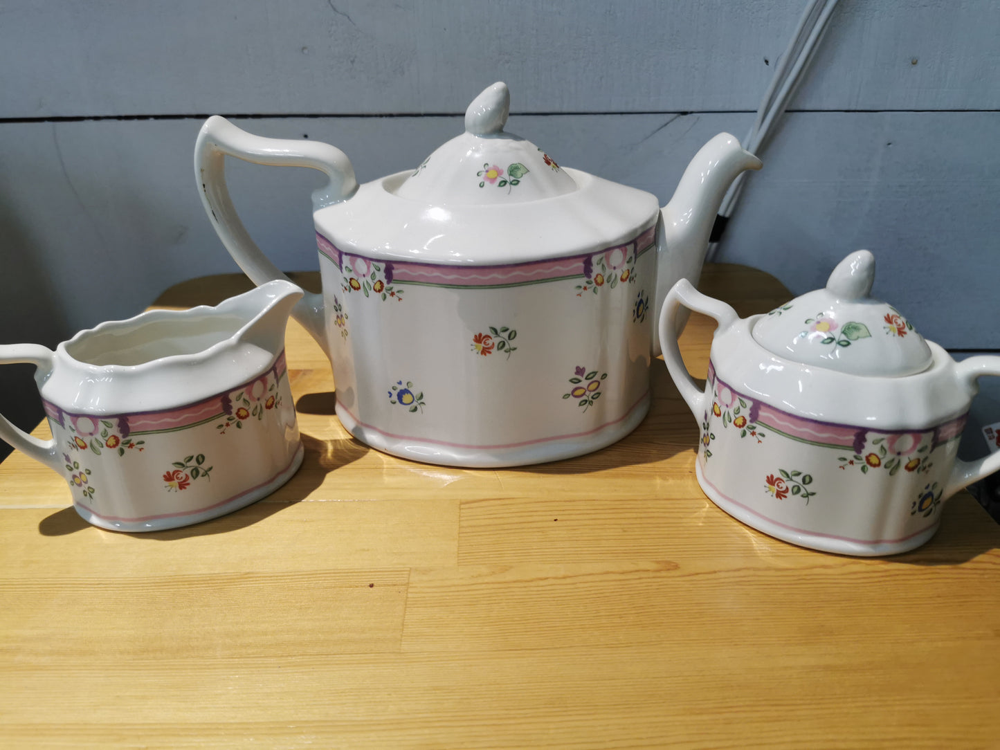 Alice Laura Ashley Exclusive Teapot, Cream&Sugar Set